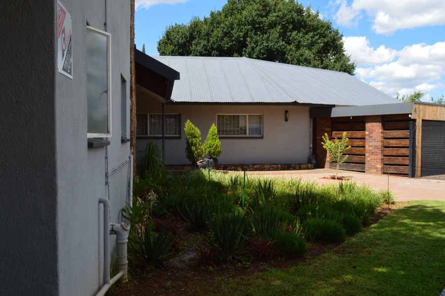 8 Bedroom Property for Sale in Irene Park North West